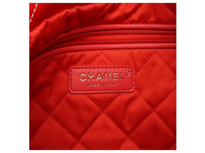 Timeless Bolsa de Ombro Chanel Matelassé 22 Small Vermelho - vista 4