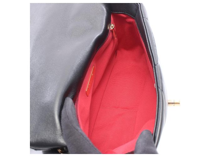Chanel 19 Dixneuf Matelassé 2-Way Shoulder Bag Black - view 3