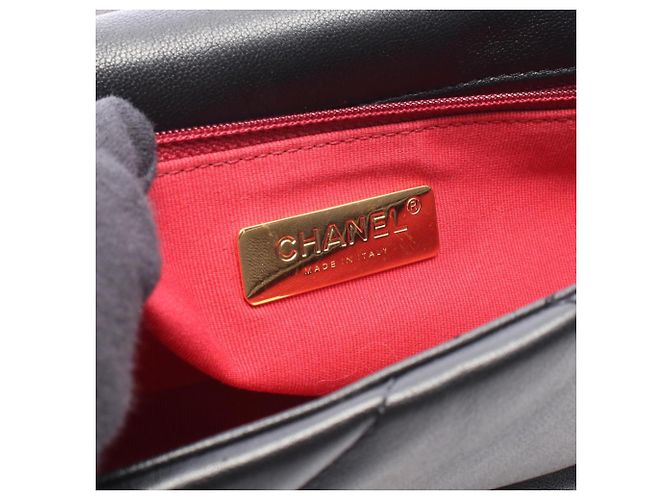 Chanel 19 Dixneuf Matelassé 2-Way Shoulder Bag Black - view 4