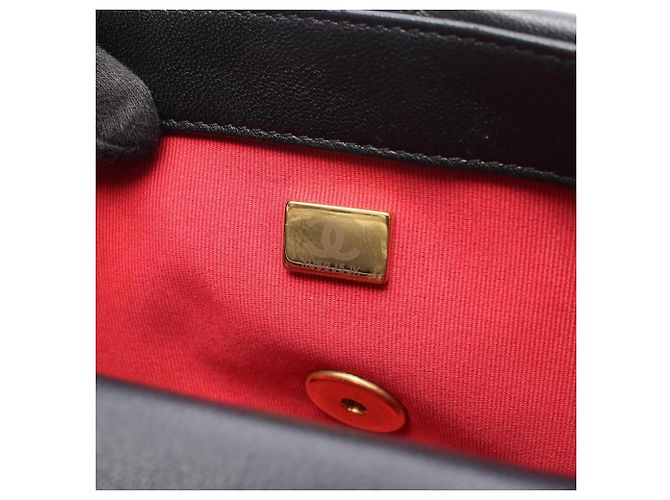 Chanel 19 Dixneuf Matelassé 2-Way Shoulder Bag Black - view 5
