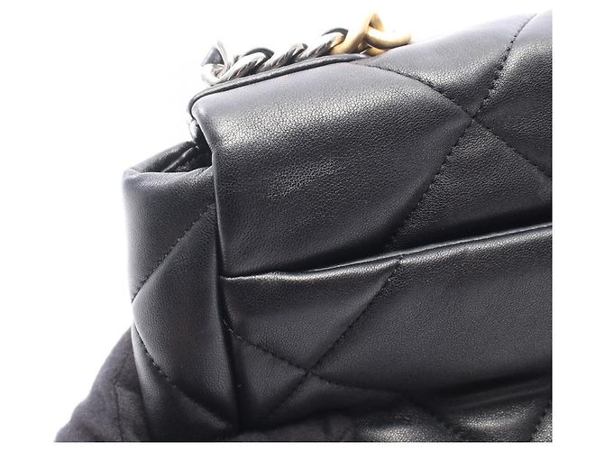 Chanel 19 Dixneuf Matelassé 2-Way Shoulder Bag Black - view 6