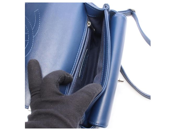Bolso de hombro mini redondo Chanel Matelassé Coco Eyelet Azul - vista 3