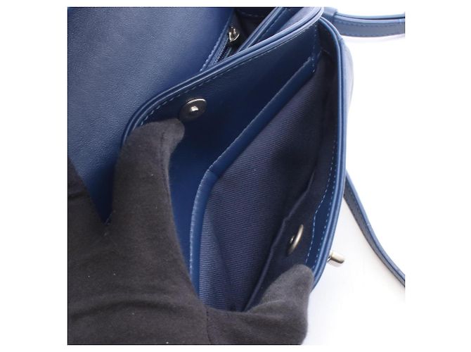 Bolso de hombro mini redondo Chanel Matelassé Coco Eyelet Azul - vista 4