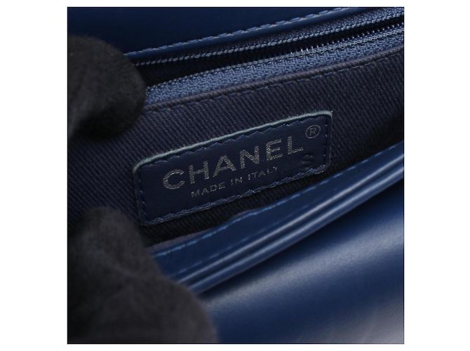 Bolso de hombro mini redondo Chanel Matelassé Coco Eyelet Azul - vista 5