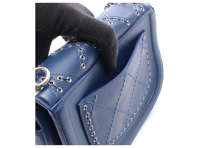 Bolso de hombro mini redondo Chanel Matelassé Coco Eyelet Azul - vista 7