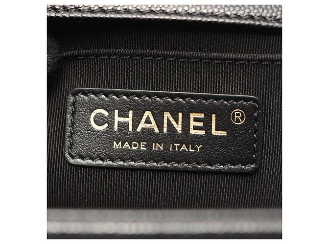 Borsa a tracolla Chanel Boy in pelle di vitello granulata nera Nero - vista 4