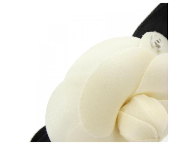 Fermi capelli Chanel AA7026 Nero Bianco - vista 3