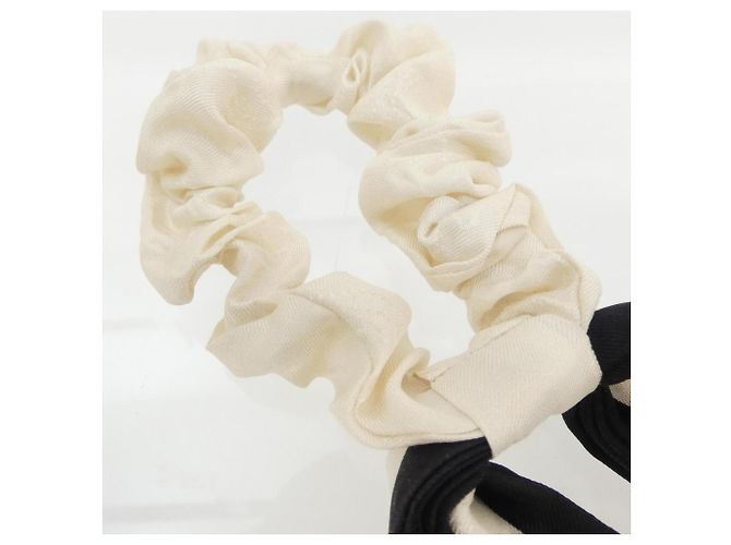 Scrunchie in seta Chanel AA7530 Nero Crudo - vista 2