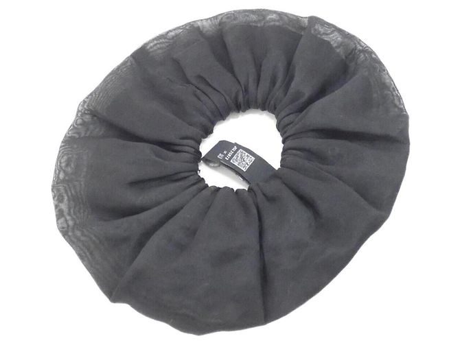 Scrunchie de seda Chanel AAB536 Preto Branco - vista 2