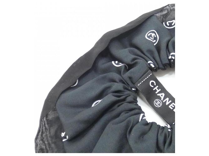 Scrunchie de seda Chanel AAB536 Preto Branco - vista 3