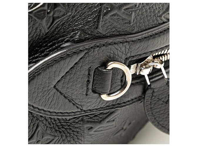 Borsa Louis Vuitton Monogram Revelation Neo Papillon GM Nero - vista 4
