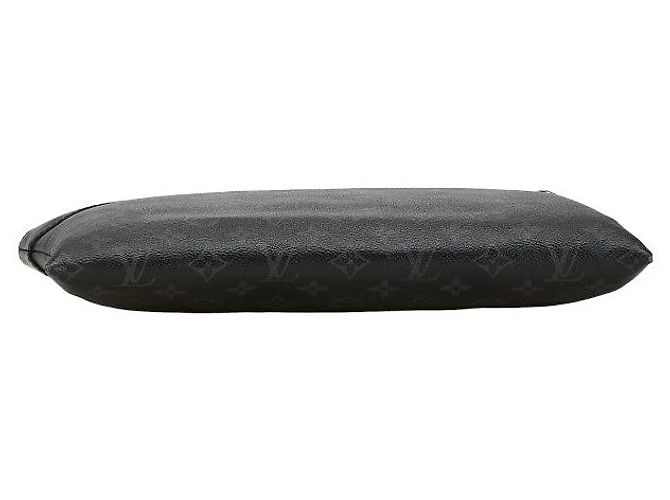 Louis Vuitton Pochette Discovery Monogram Eclipse Preto - vista 4