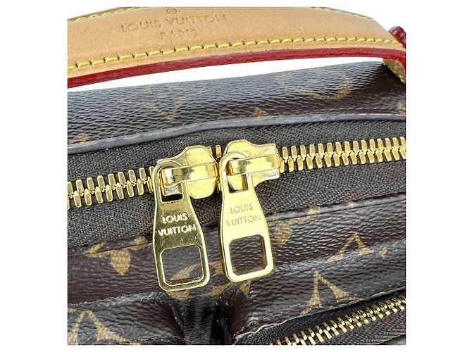 Louis Vuitton Utility Monogram Crossbody Bag Braun - vue 8