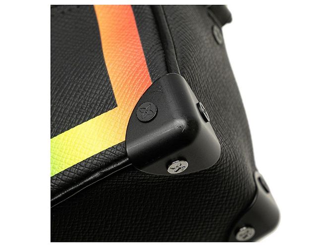 Louis Vuitton Taiga Mini Soft Trunk Shoulder Bag M30351 Nero - vista 5