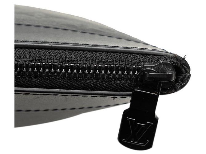 Louis Vuitton Pochette Discovery GM Monogram Shadow Clutch Preto - vista 5