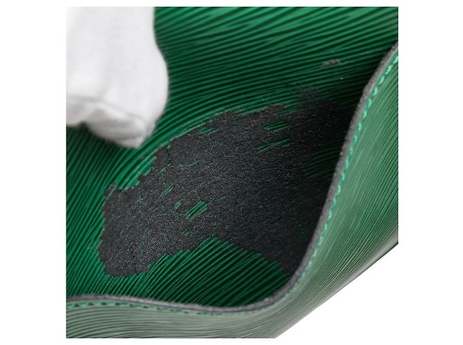 Bolso bandolera Louis Vuitton Epi Mini Sancleu Verde - vista 9