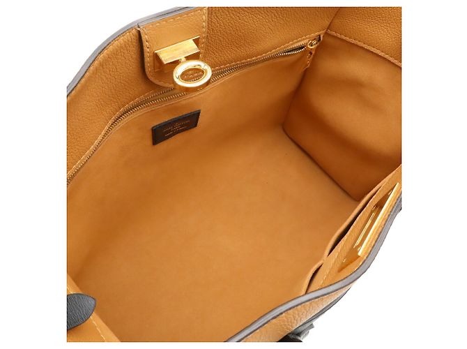 Sac à main Louis Vuitton Monogram On My Side MM Noir - vue 8