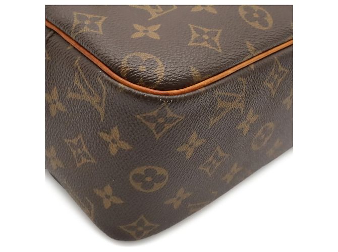 Bolso de hombro Louis Vuitton Monogram Cite MM Castaño - vista 4