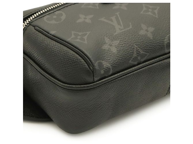 Pochete Louis Vuitton Monogram Eclipse Preto - vista 4