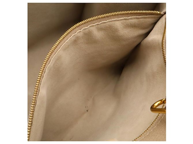 Saco Tote Louis Vuitton Monogram Empreinte OnTheGo MM Cinza - vista 8