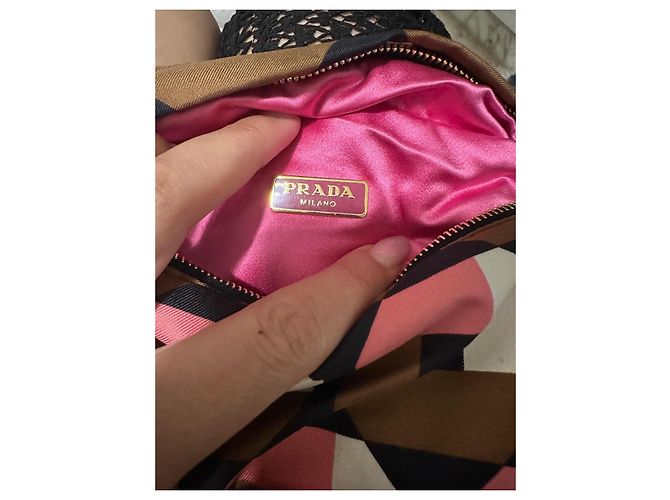 Clutch Prada em seda com estampa geométrica Marrom Preto Rosa Branco - vista 4