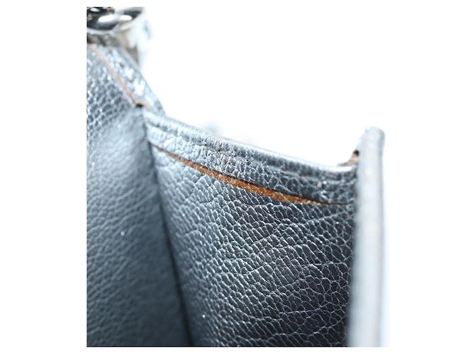 Miu Miu Schultertasche mit Kette aus Leder Silber authentisch 204916M - Ansicht 10