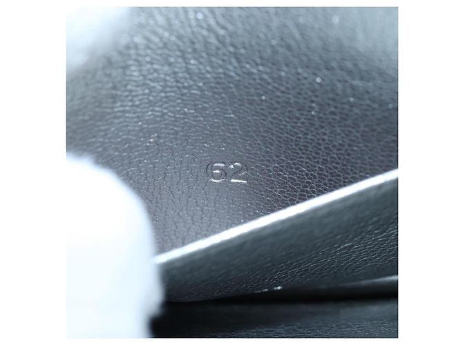 Miu Miu Schultertasche mit Kette aus Leder Silber authentisch 204916M - Ansicht 11