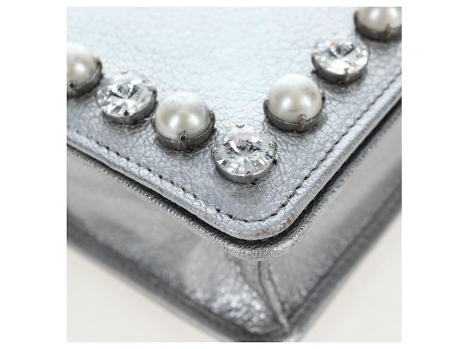 Miu Miu Schultertasche mit Kette aus Leder Silber authentisch 204916M - Ansicht 15