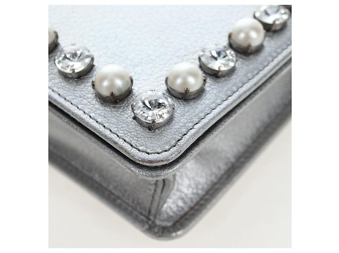 Miu Miu Schultertasche mit Kette aus Leder Silber authentisch 204916M - Ansicht 16