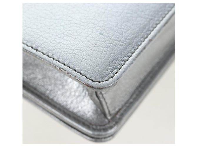 Miu Miu Schultertasche mit Kette aus Leder Silber authentisch 204916M - Ansicht 17