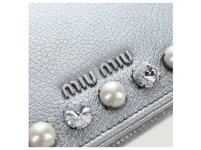 Miu Miu Schultertasche mit Kette aus Leder Silber authentisch 204916M - Ansicht 19