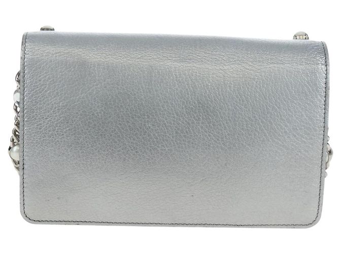 Miu Miu Schultertasche mit Kette aus Leder Silber authentisch 204916M - Ansicht 2