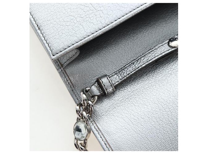Miu Miu Schultertasche mit Kette aus Leder Silber authentisch 204916M - Ansicht 20