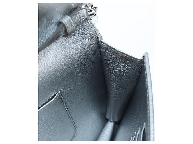 Miu Miu Schultertasche mit Kette aus Leder Silber authentisch 204916M - Ansicht 23