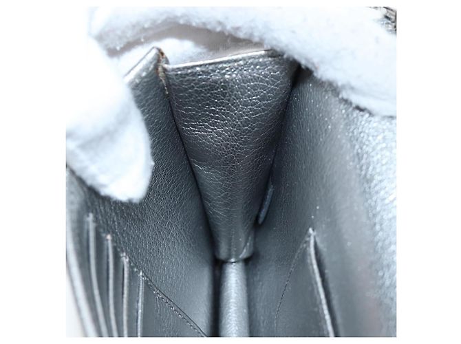 Miu Miu Schultertasche mit Kette aus Leder Silber authentisch 204916M - Ansicht 24