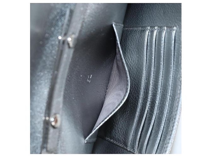 Miu Miu Schultertasche mit Kette aus Leder Silber authentisch 204916M - Ansicht 27