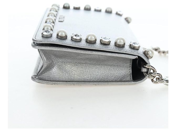 Miu Miu Schultertasche mit Kette aus Leder Silber authentisch 204916M - Ansicht 4