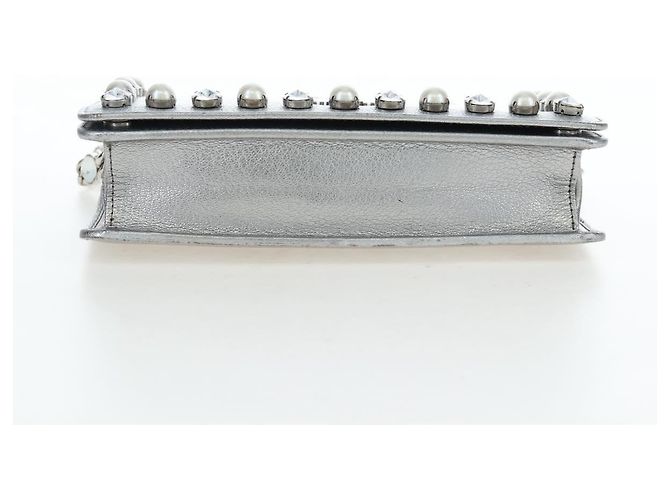 Miu Miu Schultertasche mit Kette aus Leder Silber authentisch 204916M - Ansicht 5