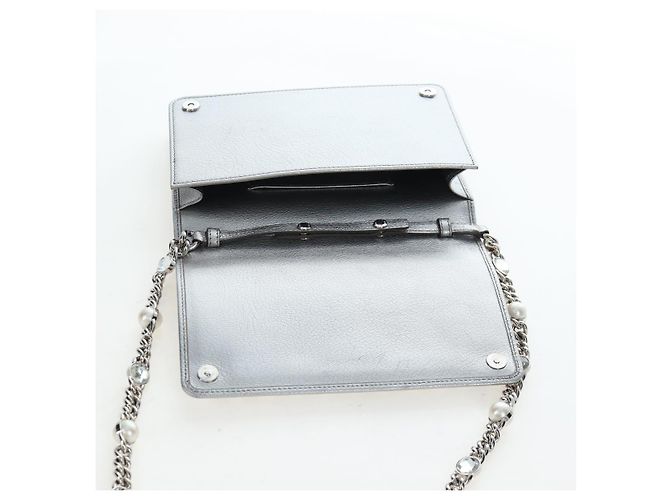Miu Miu Schultertasche mit Kette aus Leder Silber authentisch 204916M - Ansicht 8
