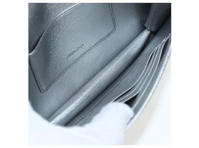 Miu Miu Schultertasche mit Kette aus Leder Silber authentisch 204916M - Ansicht 9