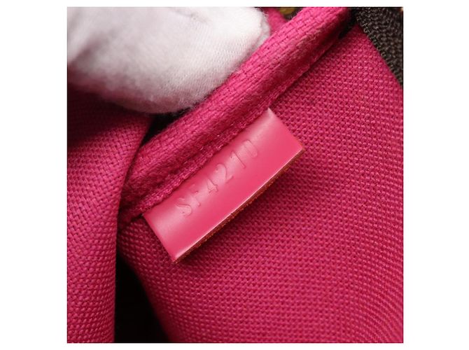 LOUIS VUITTON Vivienne Mini Pochette Accessoires Pouch M69752 LV Auth 202525M Monograma - vista 11