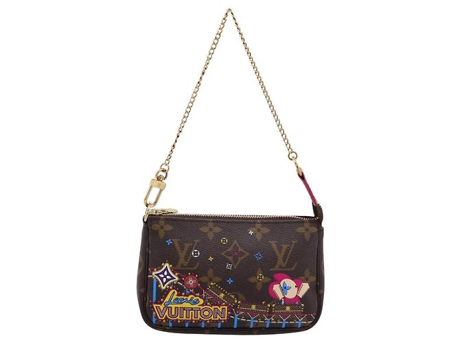 LOUIS VUITTON Vivienne Mini Pochette Accessoires Pouch M69752 LV Auth 202525M Monograma - vista 13