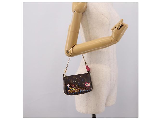 LOUIS VUITTON Vivienne Mini Pochette Accessoires Pouch M69752 LV Auth 202525M Monograma - vista 22