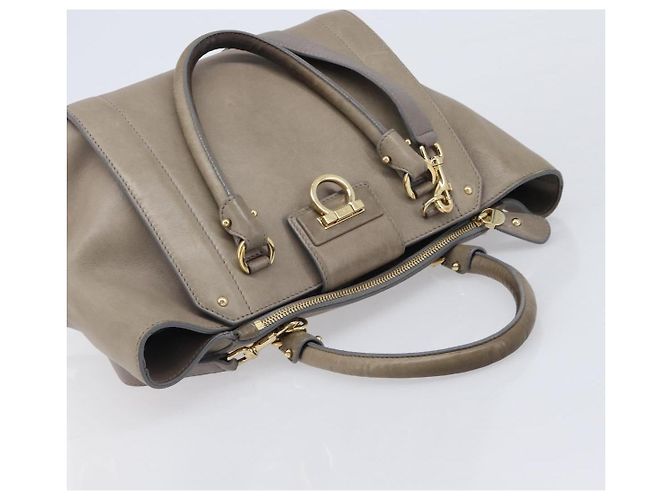 Borsa Salvatore Ferragamo Gancini in pelle 2way Grigio Oro Auth LN143 Marrone D'oro - vista 14