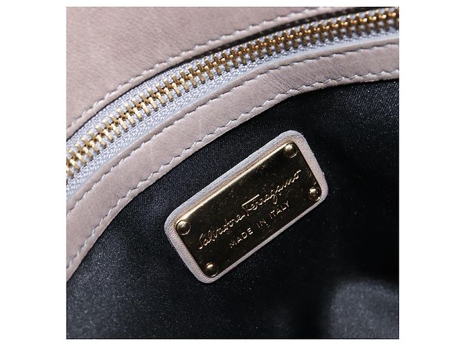 Borsa Salvatore Ferragamo Gancini in pelle 2way Grigio Oro Auth LN143 Marrone D'oro - vista 24