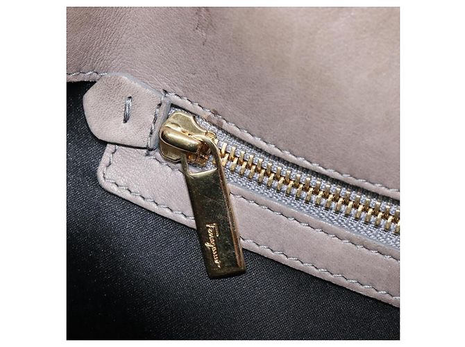 Borsa Salvatore Ferragamo Gancini in pelle 2way Grigio Oro Auth LN143 Marrone D'oro - vista 27