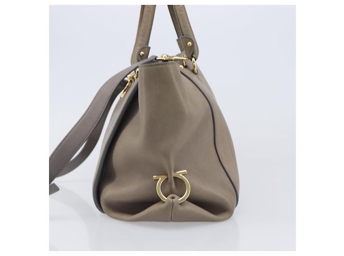 Borsa Salvatore Ferragamo Gancini in pelle 2way Grigio Oro Auth LN143 Marrone D'oro - vista 4