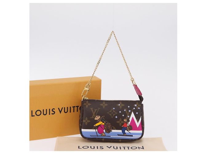 LOUIS VUITTON Ski Bear Mini Pochette Accessoires Pouch M67769 LV Auth ka6379M Monogramma - vista 12