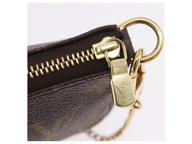 LOUIS VUITTON Ski Bear Mini Pochette Accessoires Pouch M67769 LV Auth ka6379M Monogramma - vista 9