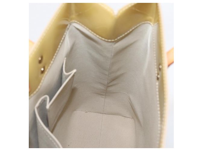 Borsa a mano LOUIS VUITTON Monogram Vernis Reade MM Beige M91141 LV Auth 205928A - vista 18